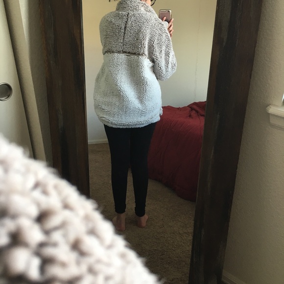 Sherpa Pullover - Picture 5 of 8